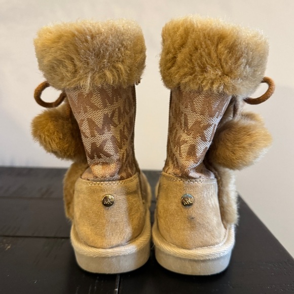 Michael Kors Lillettie Tan Faux Fur Boots Girls Size 9 Winter MK Logo Booties - Picture 3 of 7